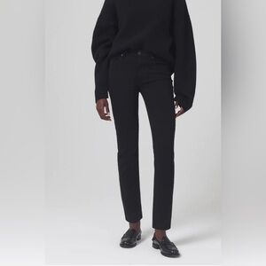 CITIZENS OF HUMANITY
Skyla Mid Rise Slim In Plush Black
Size 32
STYLE 1886-1149